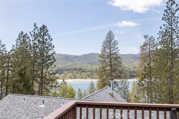 37651 Shoreline Drive, Bass Lake, CA 93604