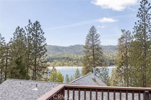 37651 Shoreline Drive, Bass Lake, CA 93604