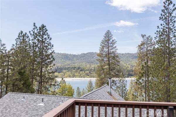 37651 Shoreline Drive, Bass Lake, CA 93604