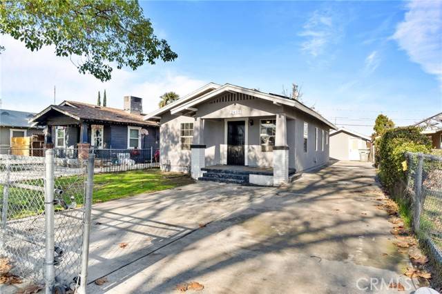 2401 E Hedges Avenue, Fresno, CA 93703