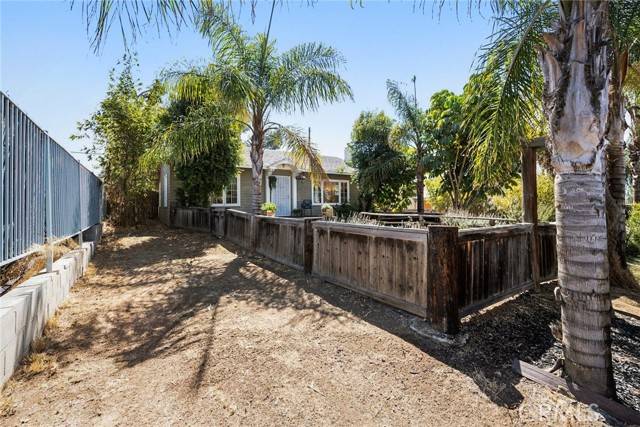 527 N Main Avenue, Fallbrook, CA 92028
