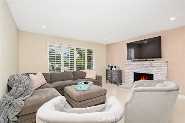 Encinitas, CA 92024,301 Hickoryhill Drive