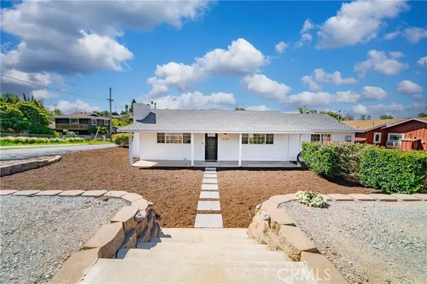 236 Hannalei Drive, Vista, CA 92083