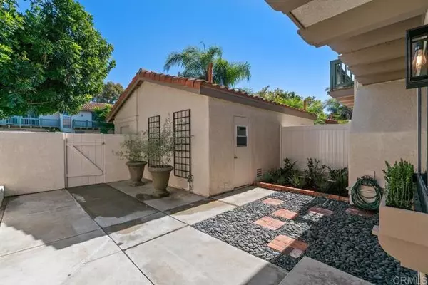 Carlsbad, CA 92011,6827 Briarwood Drive