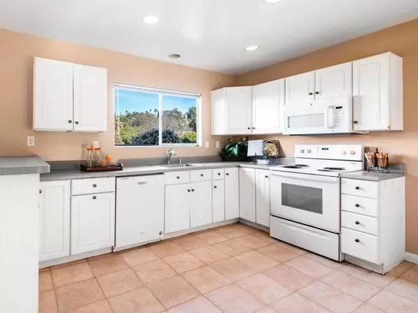 Vista, CA 92084,2476 Osborne