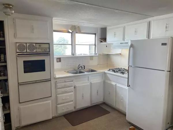 Escondido, CA 92027,211 N Citrus #231