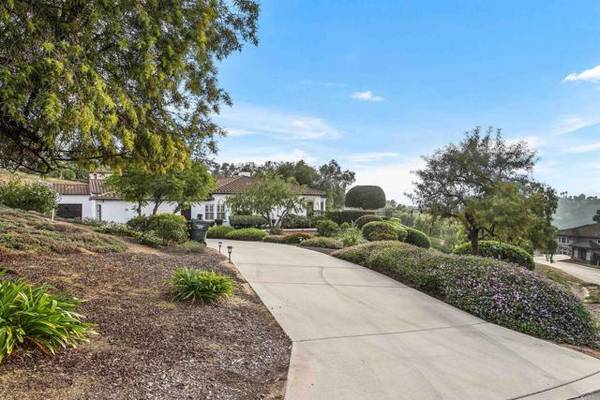 2855 Dos Lomas Place, Fallbrook, CA 92028