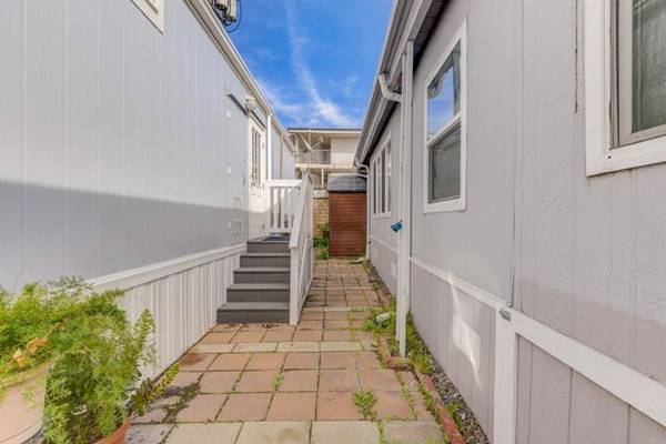 Oceanside, CA 92054,900 N Cleveland #18