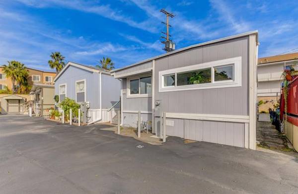 Oceanside, CA 92054,900 N Cleveland #18