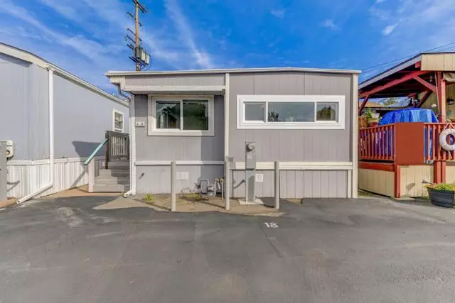 Oceanside, CA 92054,900 N Cleveland #18