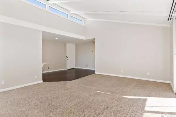 La Jolla, CA 92037,6455 La Jolla Boulevard #332