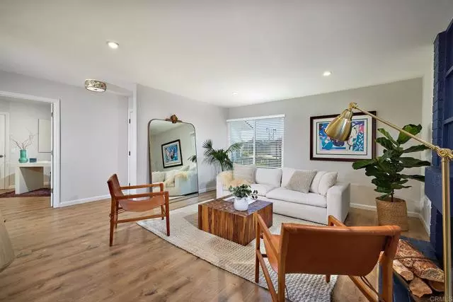 215 Village Run W, Encinitas, CA 92024