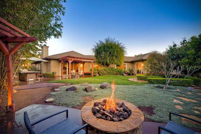 971 Thomas Place, Vista, CA 92084