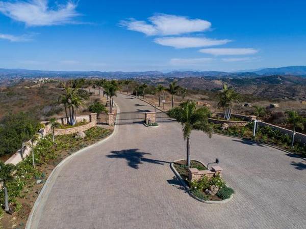 2322 Panoramic, Vista, CA 92084