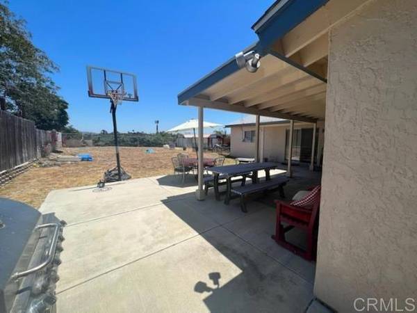 809 Grapevine Road, Vista, CA 92083