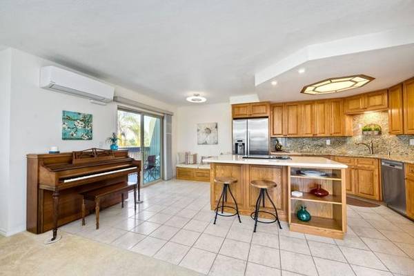 Encinitas, CA 92024,155 Rosebay Dr #6