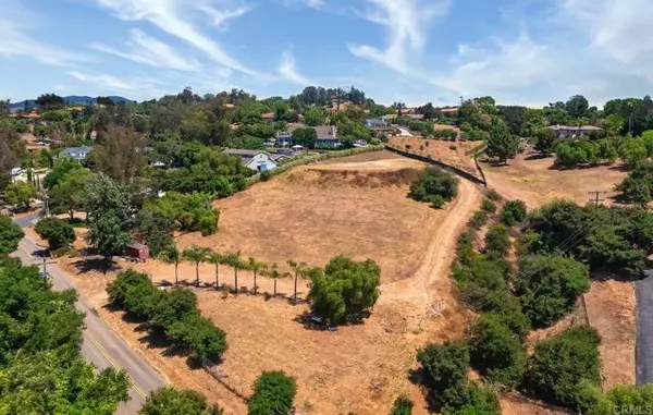 3261 Live Oak Park, Fallbrook, CA 92028