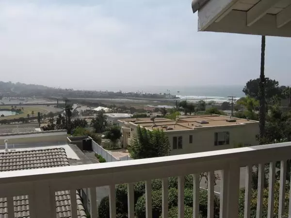 Solana Beach, CA 92075,811 Turf