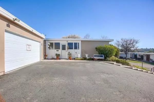 Oceanside, CA 92057,3747 Vista Campana S. #28