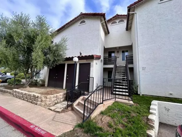 2425 Cranston Drive #204, Escondido, CA 92025