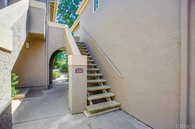 930 Via Mil Cumbres #124, Solana Beach, CA 92075