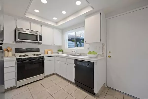 Oceanside, CA 92057,4306 Auklet Way