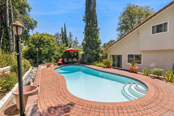 2709 Ridgepine Drive, La Crescenta, CA 91214