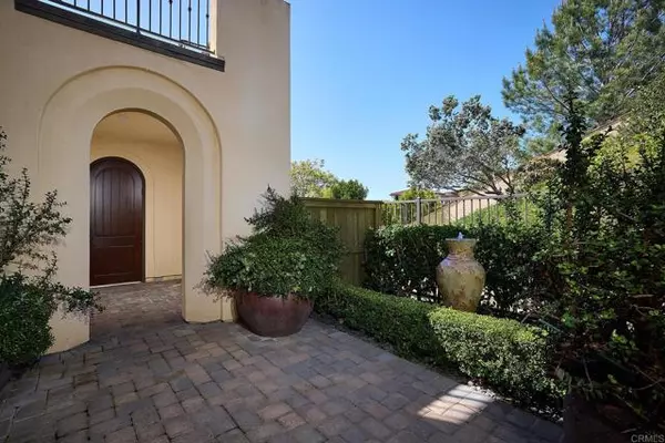 Carlsbad, CA 92009,6626 Halite Place