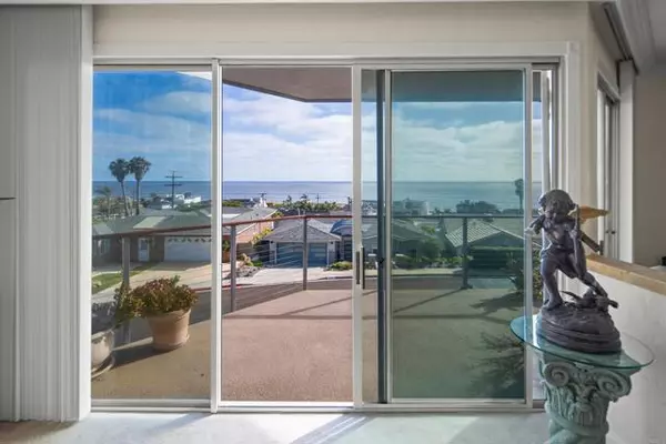 La Jolla, CA 92037,5383 Chelsea St #201