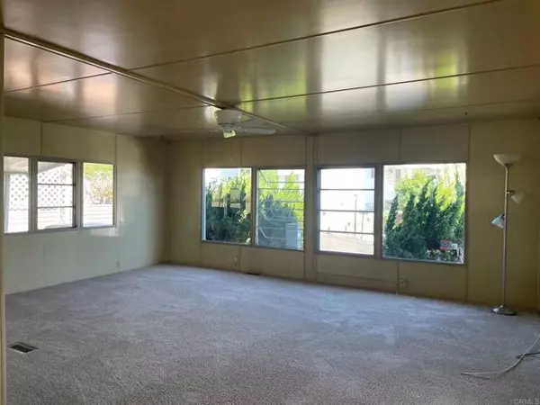 Vista, CA 92083,245 W Bobier #64