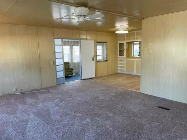 Vista, CA 92083,245 W Bobier #64