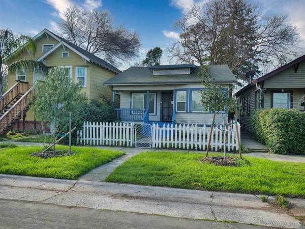 3256 V Street, Sacramento, CA 95817