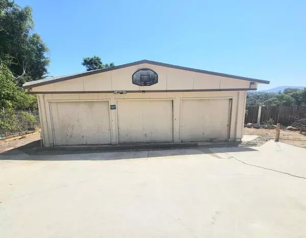 Vista, CA 92083,2444 El Sereno Way