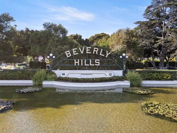 321 N Oakhurst Drive ##302, Beverly Hills, CA 90210