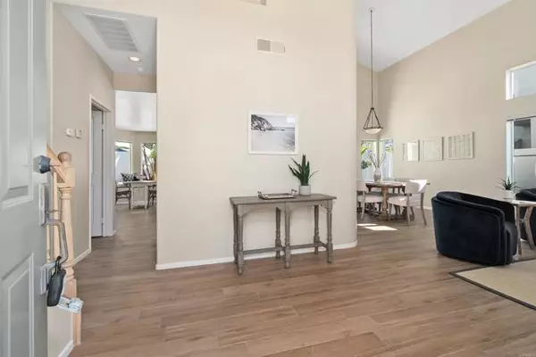 Oceanside, CA 92057,4574 Avenida Privado