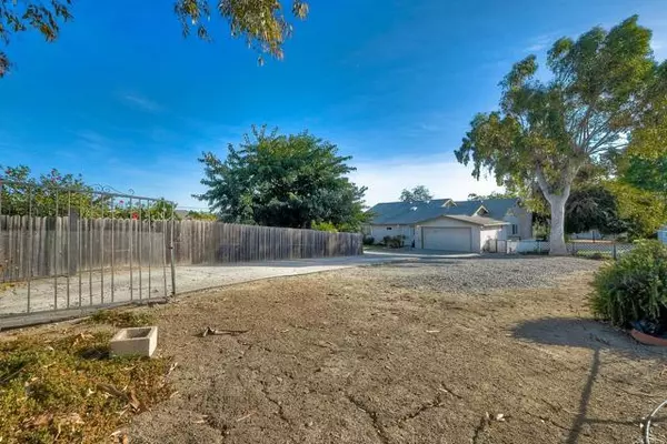 839 Rose Drive, Vista, CA 92083