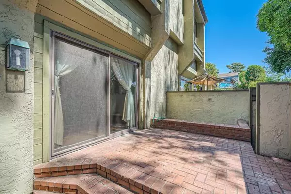 La Jolla, CA 92037,3253 Caminito Eastbluff #28