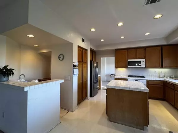 Vista, CA 92081,2190 Opal Ridge