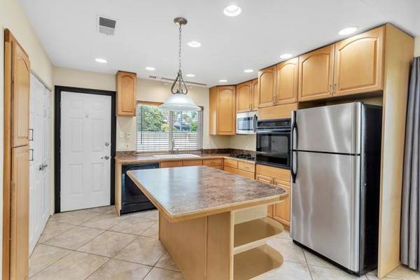 204 Cerco Rosado, San Marcos, CA 92069