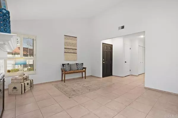 Vista, CA 92081,942 Lupine Hills Drive #43