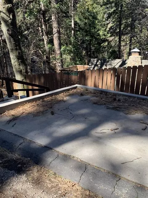 982 oak Drive, Crestline, CA 92325