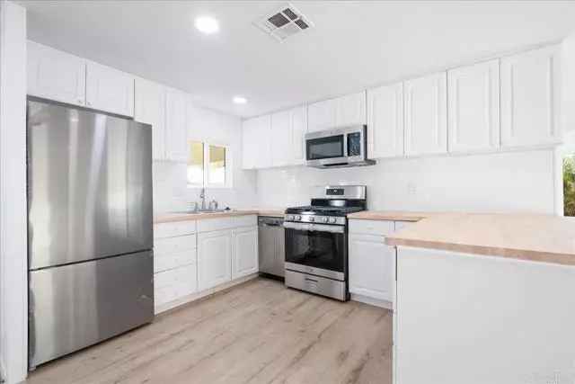 1010 E Bobier, Vista, CA 92084