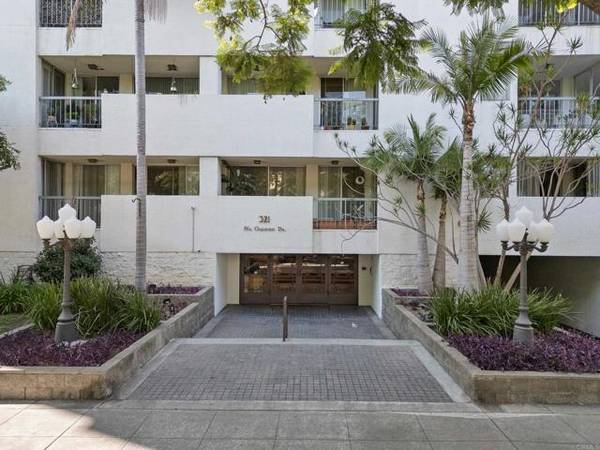 321 N Oakhurst Drive #302, Beverly Hills, CA 90210