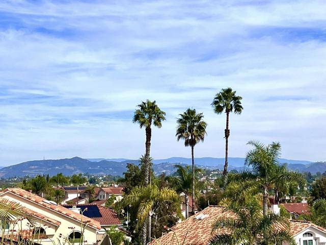 1776 Pinnacle Ct, Vista, CA 92081