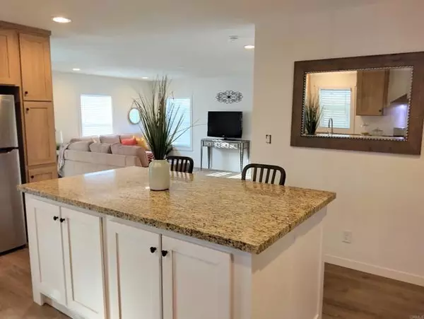 1506 Oak #67, Vista, CA 92084