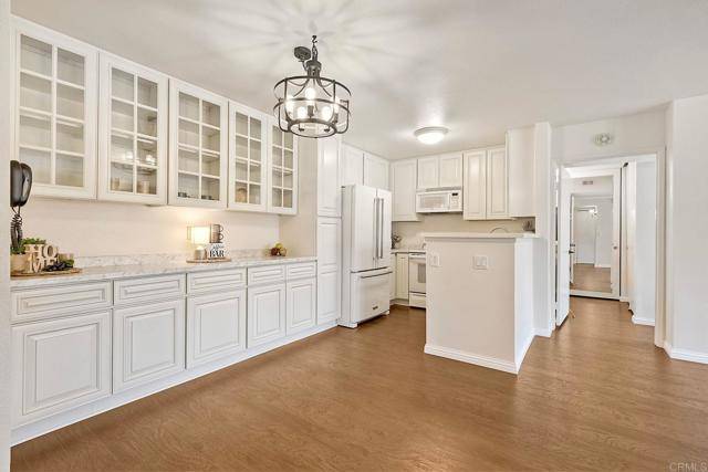 San Diego, CA 92128,12565 Oaks North #111