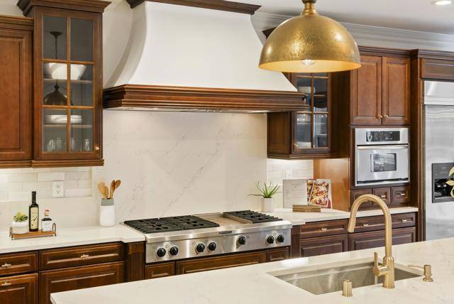 Carlsbad, CA 92011,7086 Crystalline Dr.