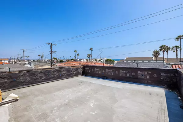 Newport Beach, CA 92661,1313 W Bay Avenue #B