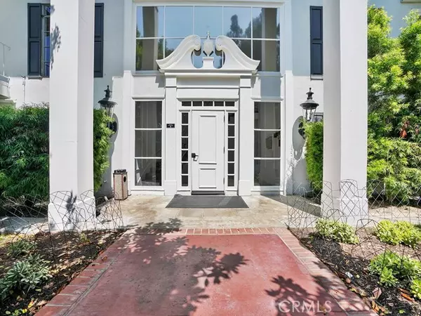 Newport Beach, CA 92663,300 Cagney Lane #204