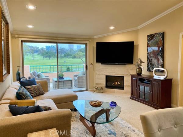 Newport Beach, CA 92660,408 Villa Point Drive